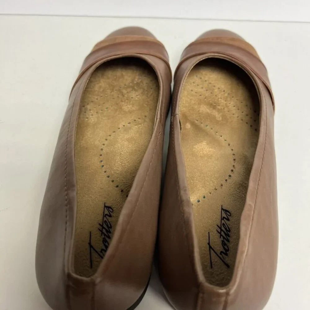 Trotters Womens Danni Flat Saddle Size 11Narrow